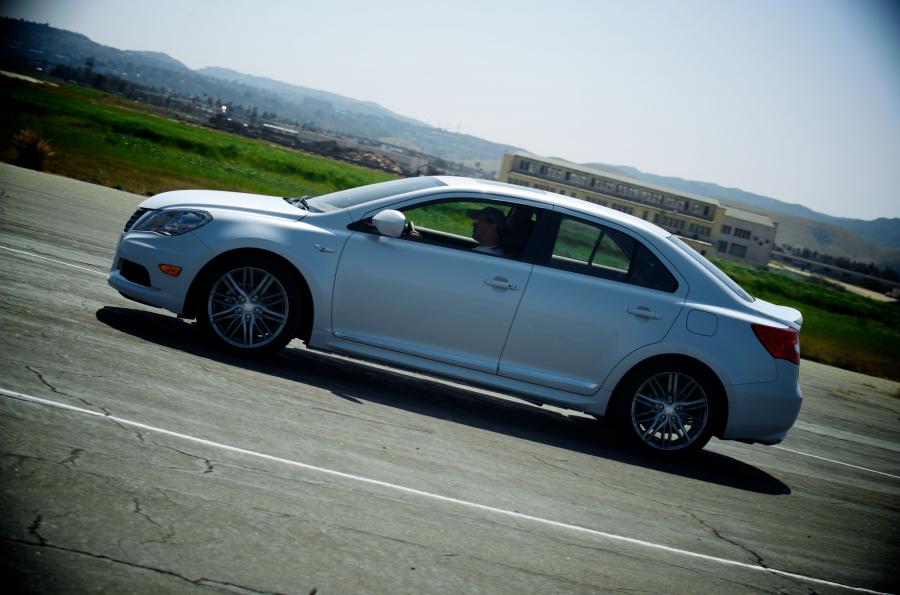  Suzuki Kizashi Sport 2011 года  (фото 17 из 63)